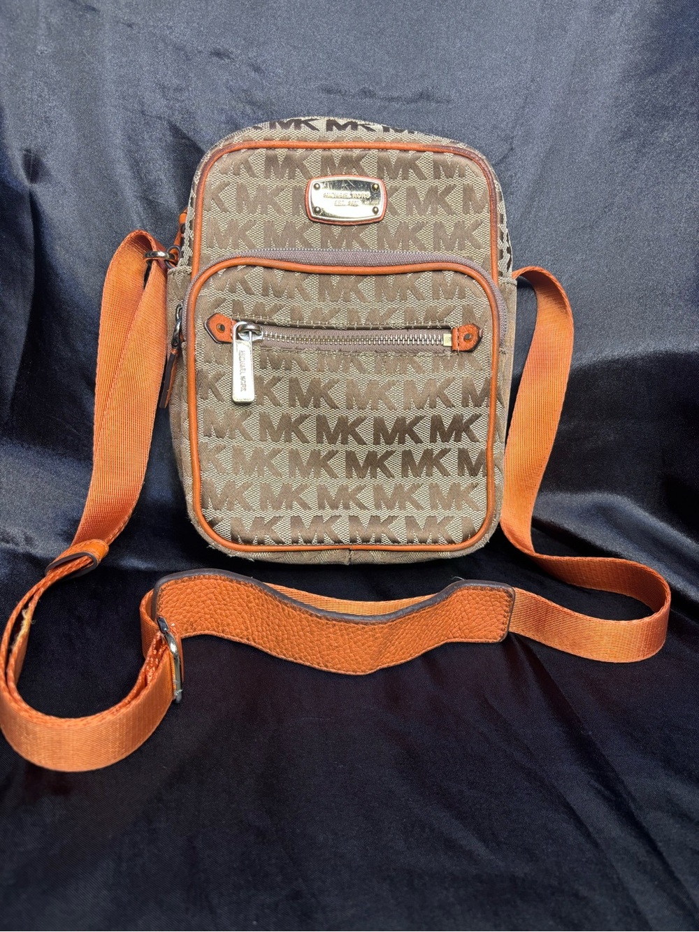 Michael Kors Signature Bedford Zip Flight Bag / Crossbody Bag